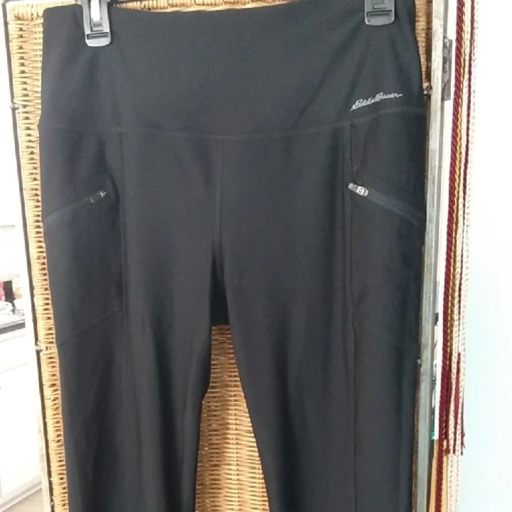Eddie Bauer Leggings Zip Pockets and an inner Slip Pocket - Picture 15 of 15